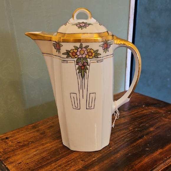 None Other - Elegant White and Gold Floral Antique Hot Chocolate Pot.  1891 - 1921